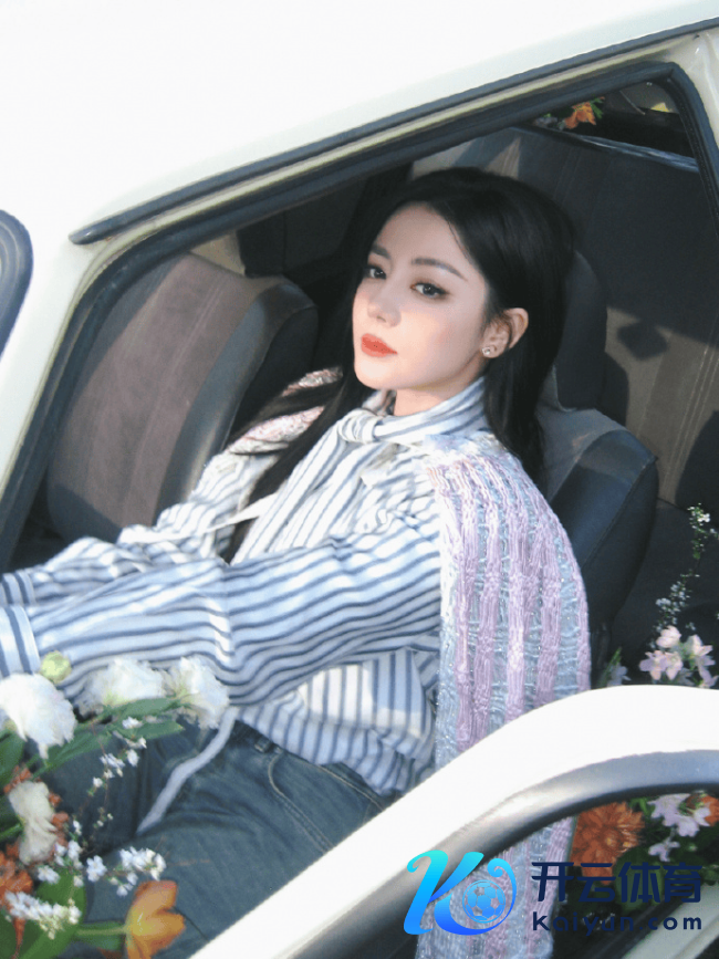 主捏东说念主李佳念发文：迪丽热巴·迪力木拉提请你祥瑞